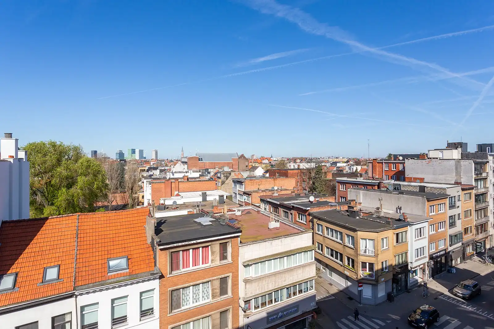 Ruim en licht appartement met 2 slaapkamers foto 7