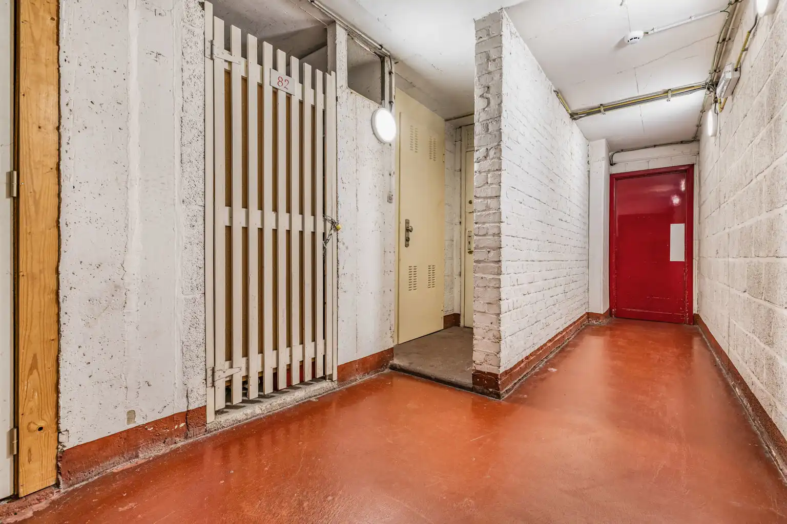 Studio op glvls met balkon en kelder foto 14
