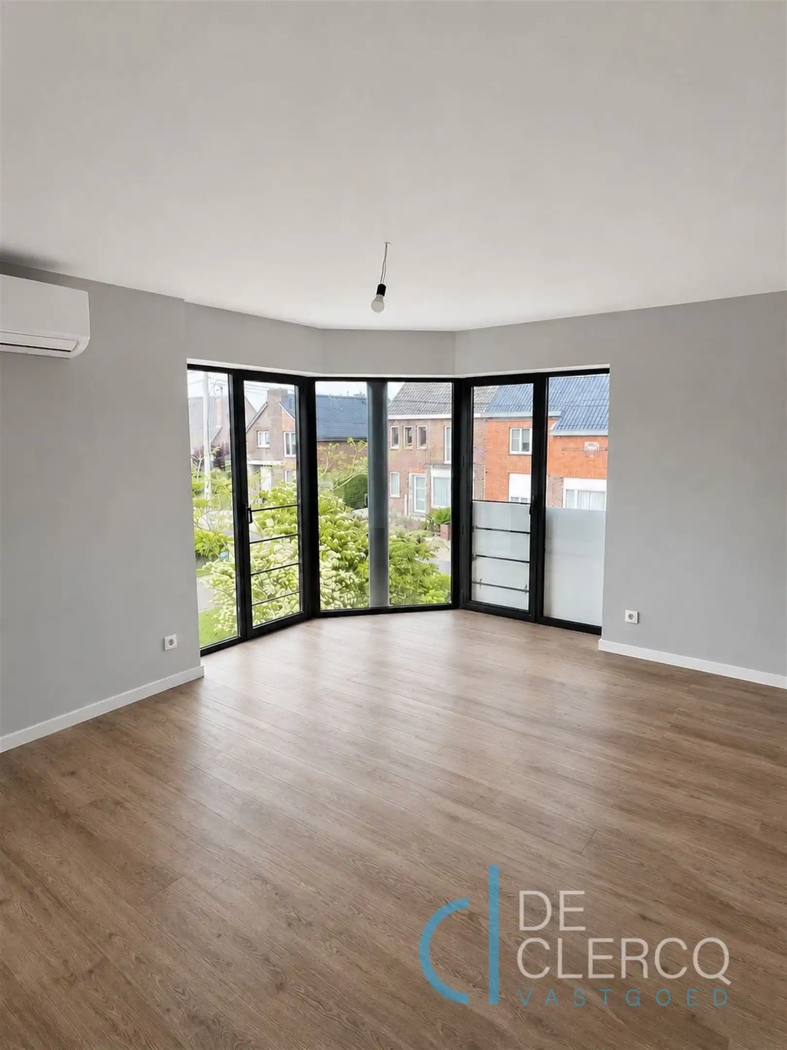 Gerenoveerd appartement met groot terras te Lochristi foto 4