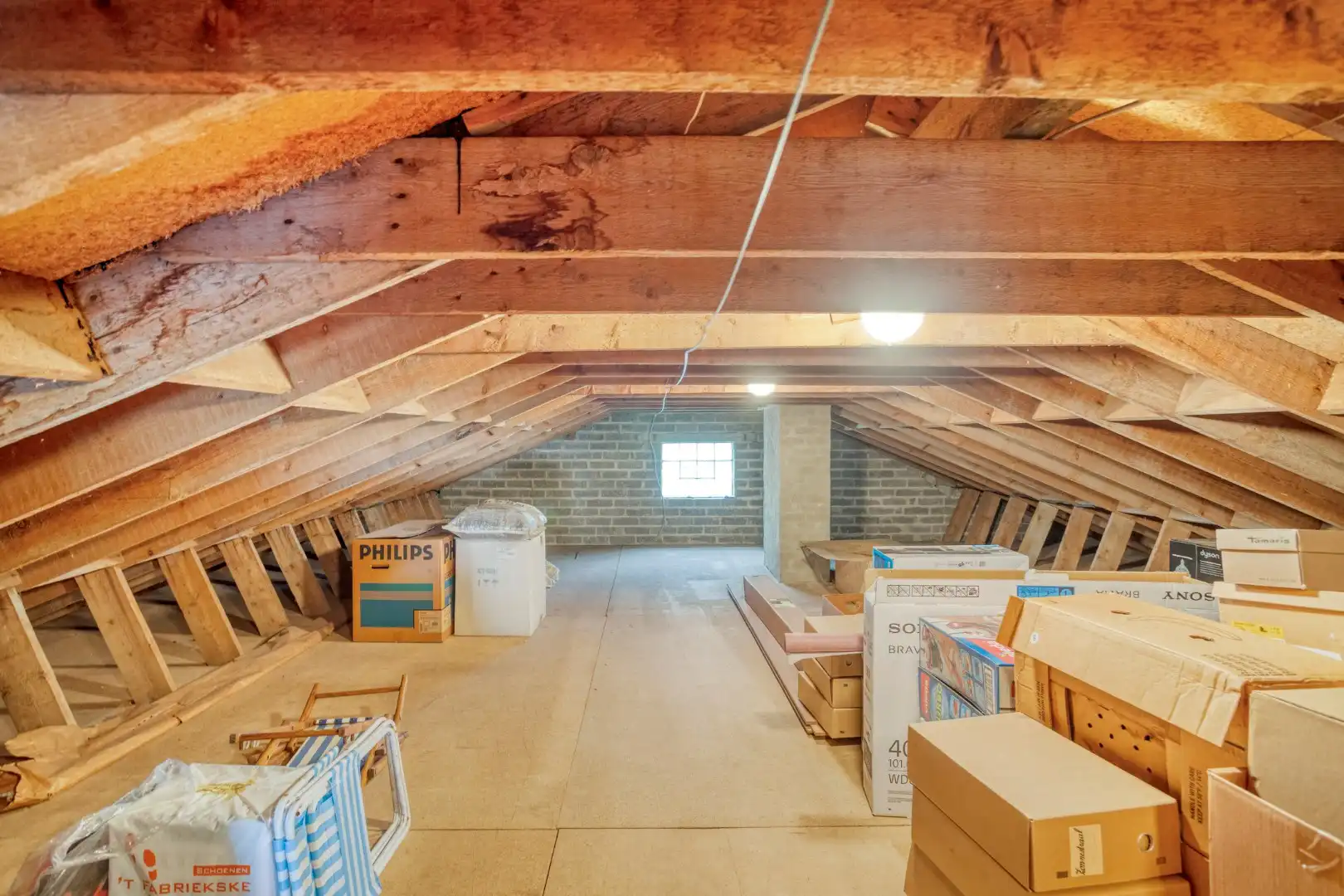 Woning met 3 slaapkamers  en een bureau gelegen in een doodlopende straat foto 21