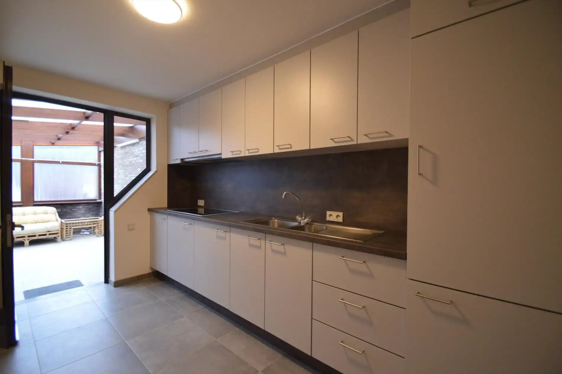 Degelijk en netjes gerenoveerd gelijkvloersappartement met 2 slaapkamers, terras en garage foto 10