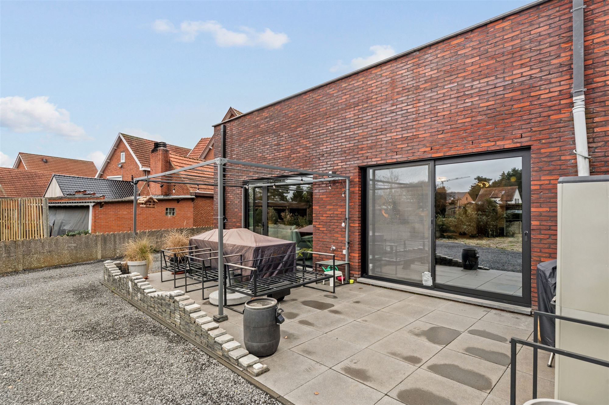 PERFECT ONDERHOUDEN GELIJKVLOERS APPARTEMENT MET 3 SLAAPKAMERS EN PRIVATE TUIN VAN 8A90CA TE KORSPEL foto 2