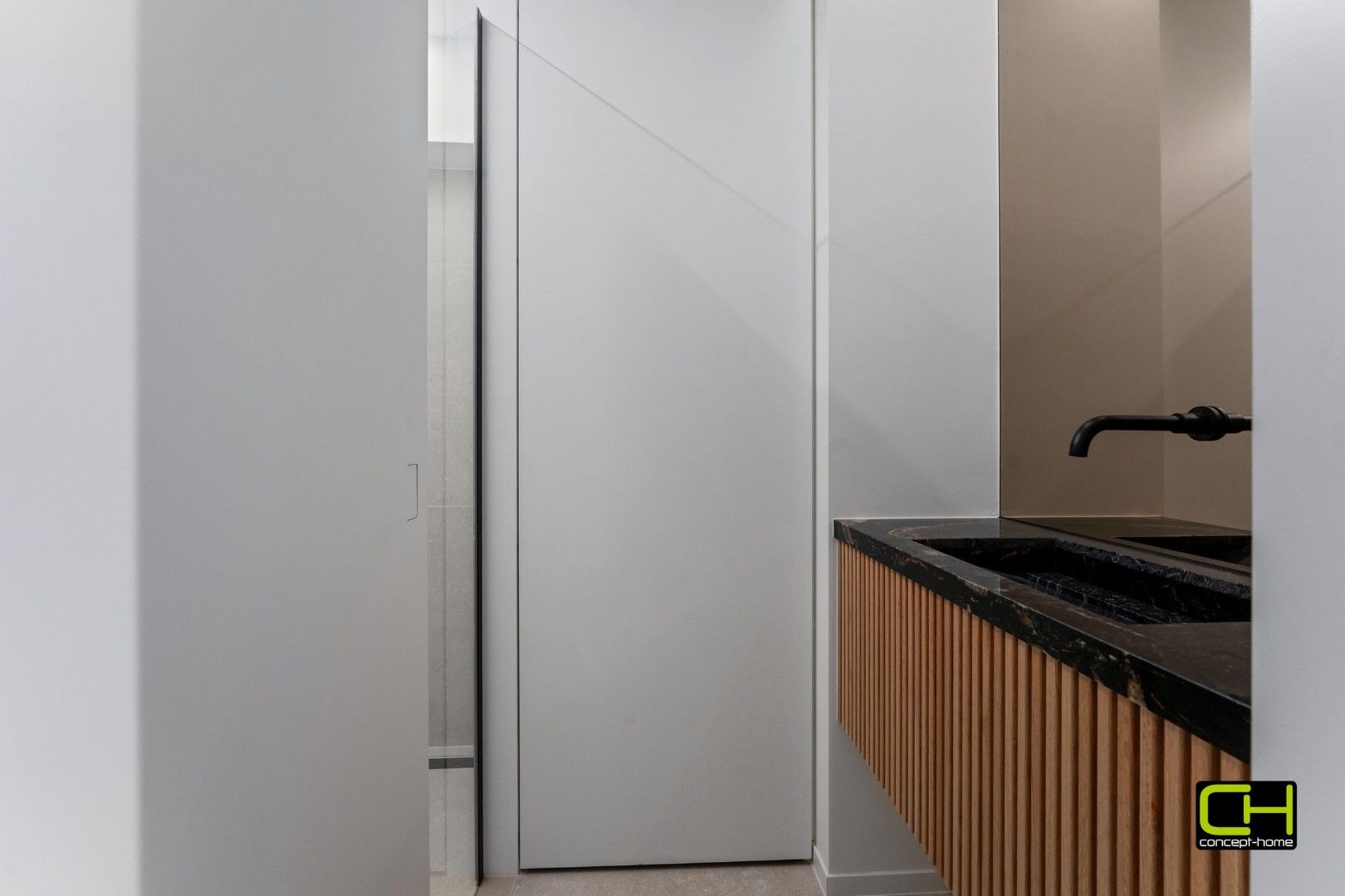 Stijlvol gerenoveerd appartement met twee slaapkamers te koop in Knokke-Heist foto 10