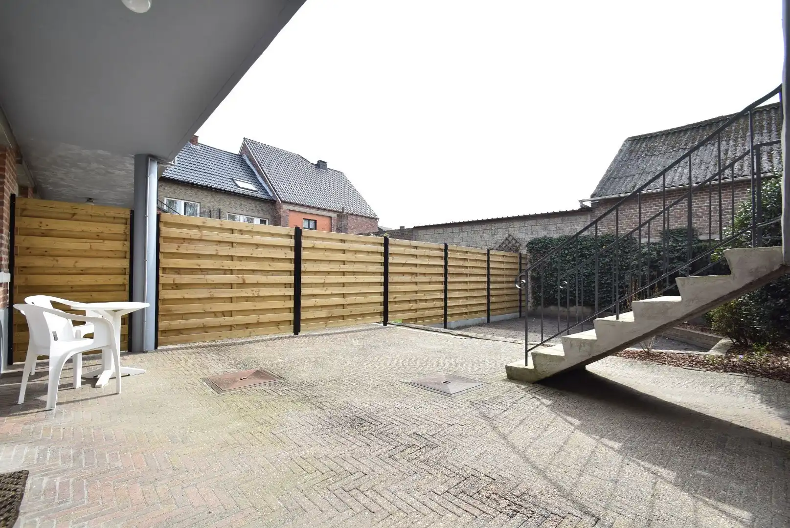 Knappe rijwoning met inpandige garage en mooie tuin in het centrum van Riemst foto 24