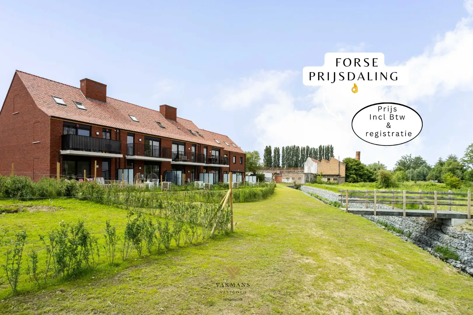 Volledig afgewerkte nieuwbouwwoning tot in de zolderkamer foto {{pictureIndex}}