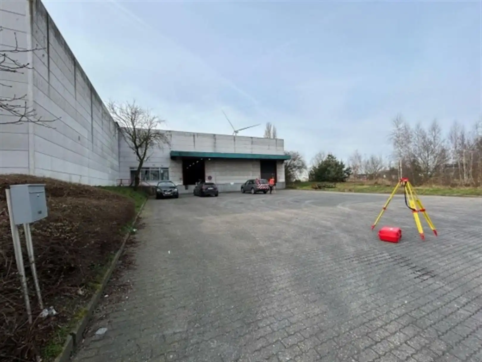 Multifunctioneel magazijn + kantoor en buitenruimte te Meer foto 2