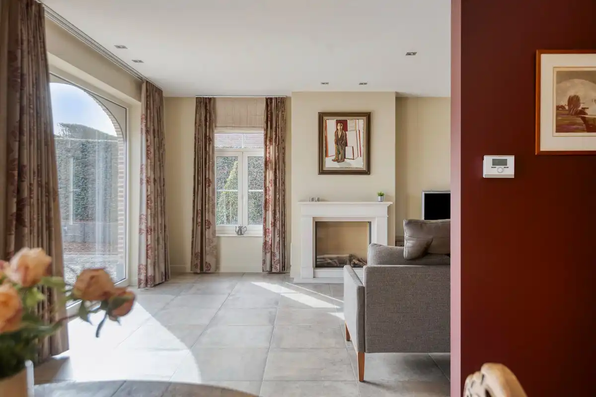 Ruime villa met prachtig aangelegde tuin in een rustige omgeving foto 4