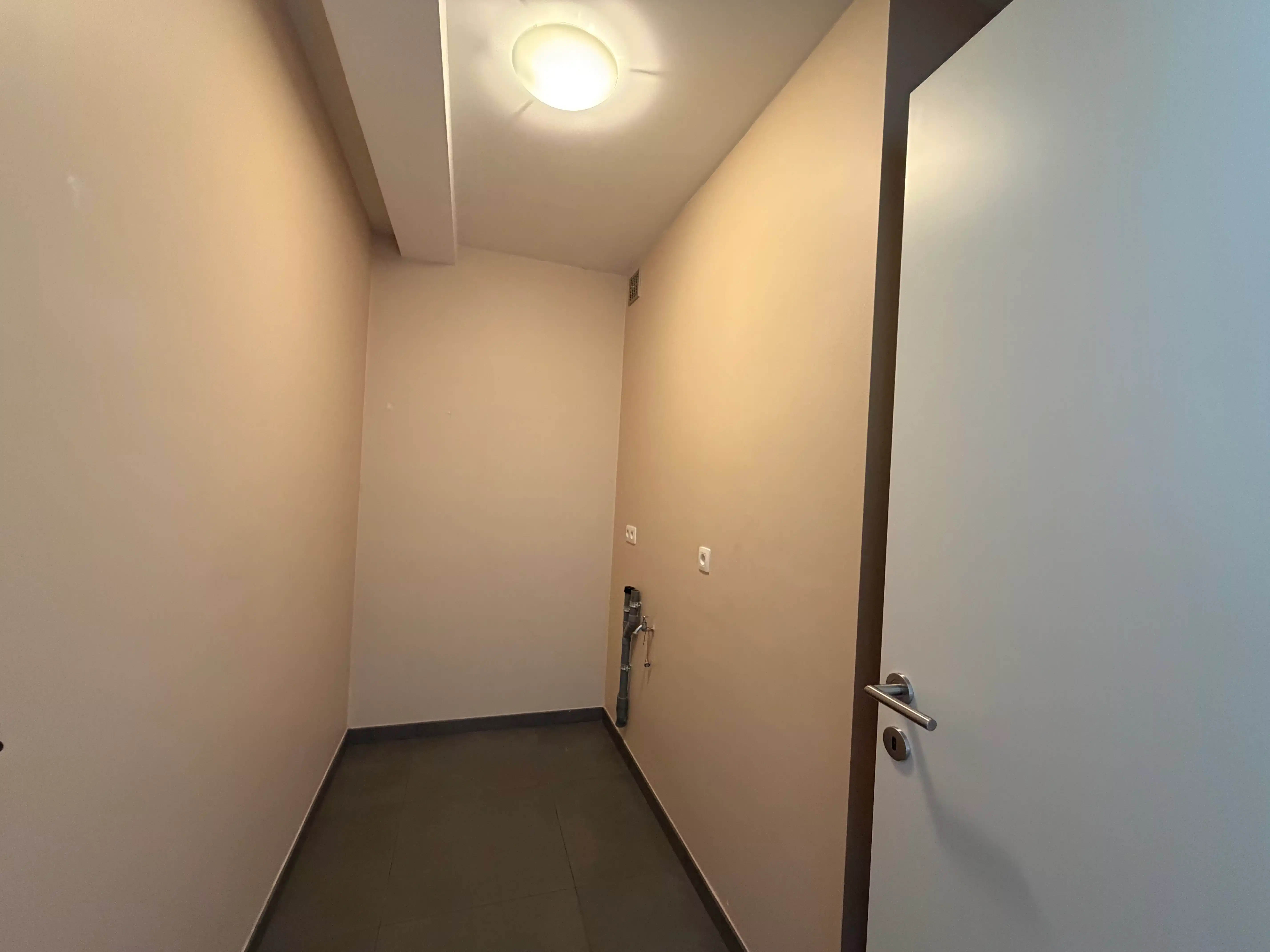 Instapklaar appartement met 2 slaapkamers en terras foto 8