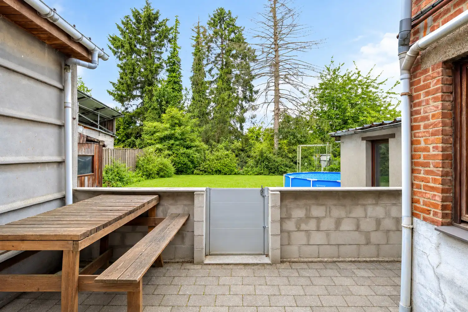 RUIME EN GERENOVEERDE WONING MET 4 SLAAPKAMERS EN WESTGERICHTE TUIN TE HALEN! foto 8