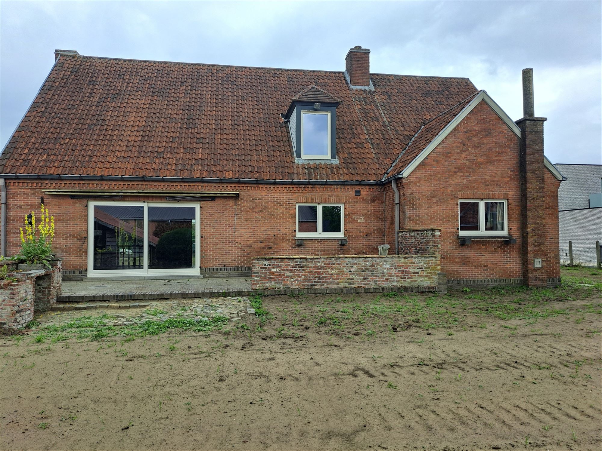 Rustiek landhuis met 3 slaapkamers, garage en grote tuin.  foto 13
