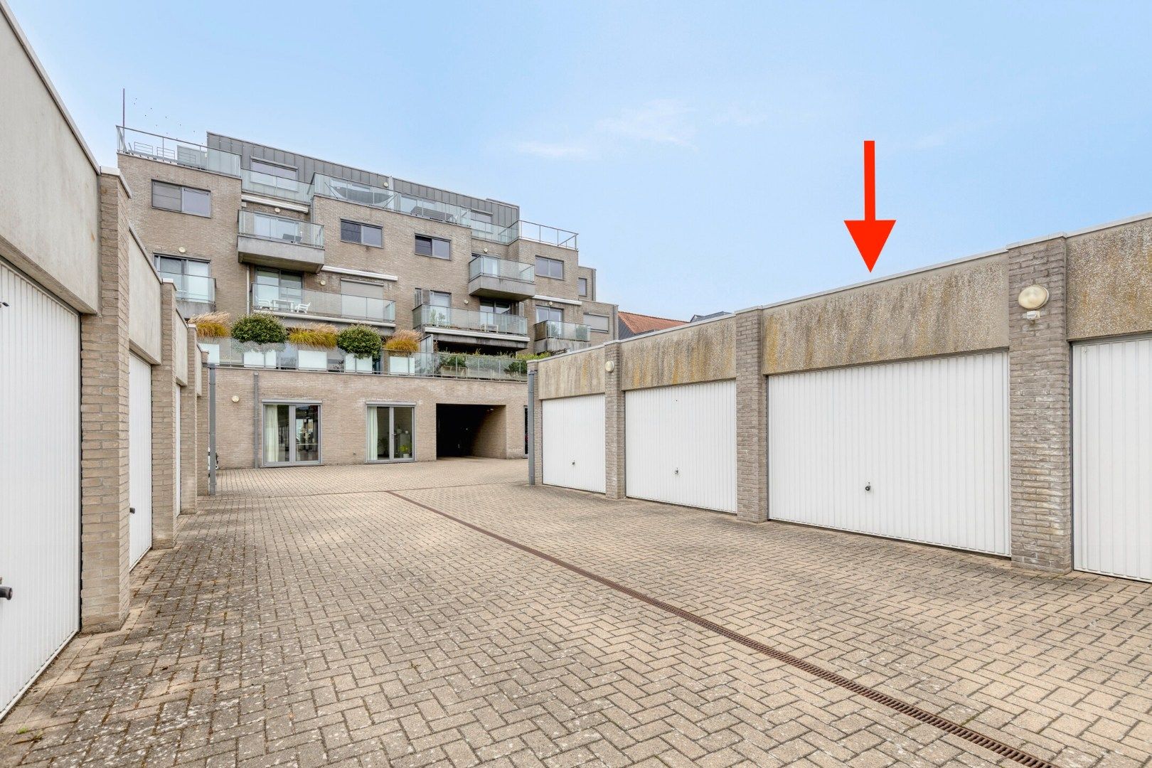 Mooi recent appartement met groot terras en garage! foto 19