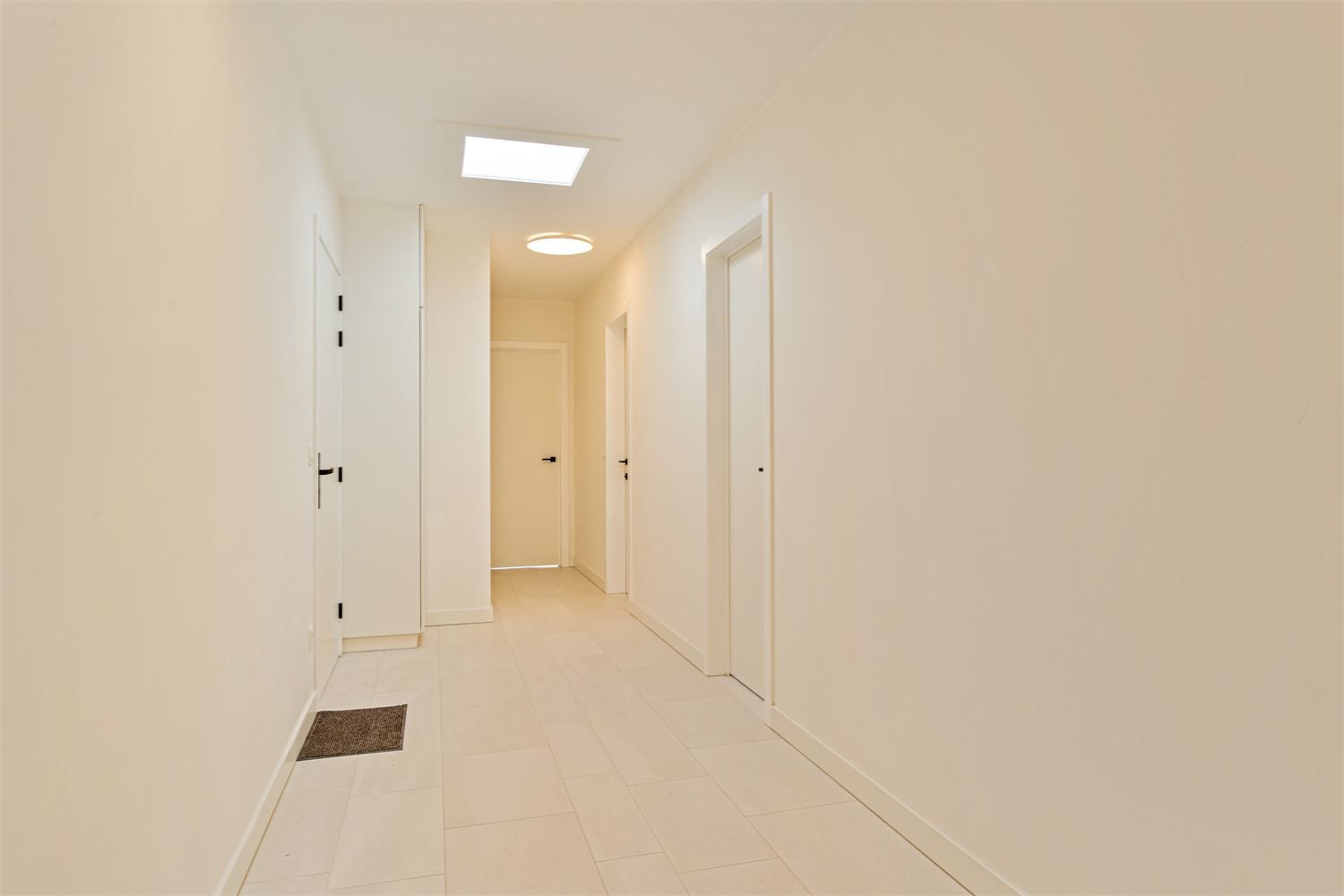 LUXUEUZE PENTHOUSE MET GARAGE TE DIEST! foto 4