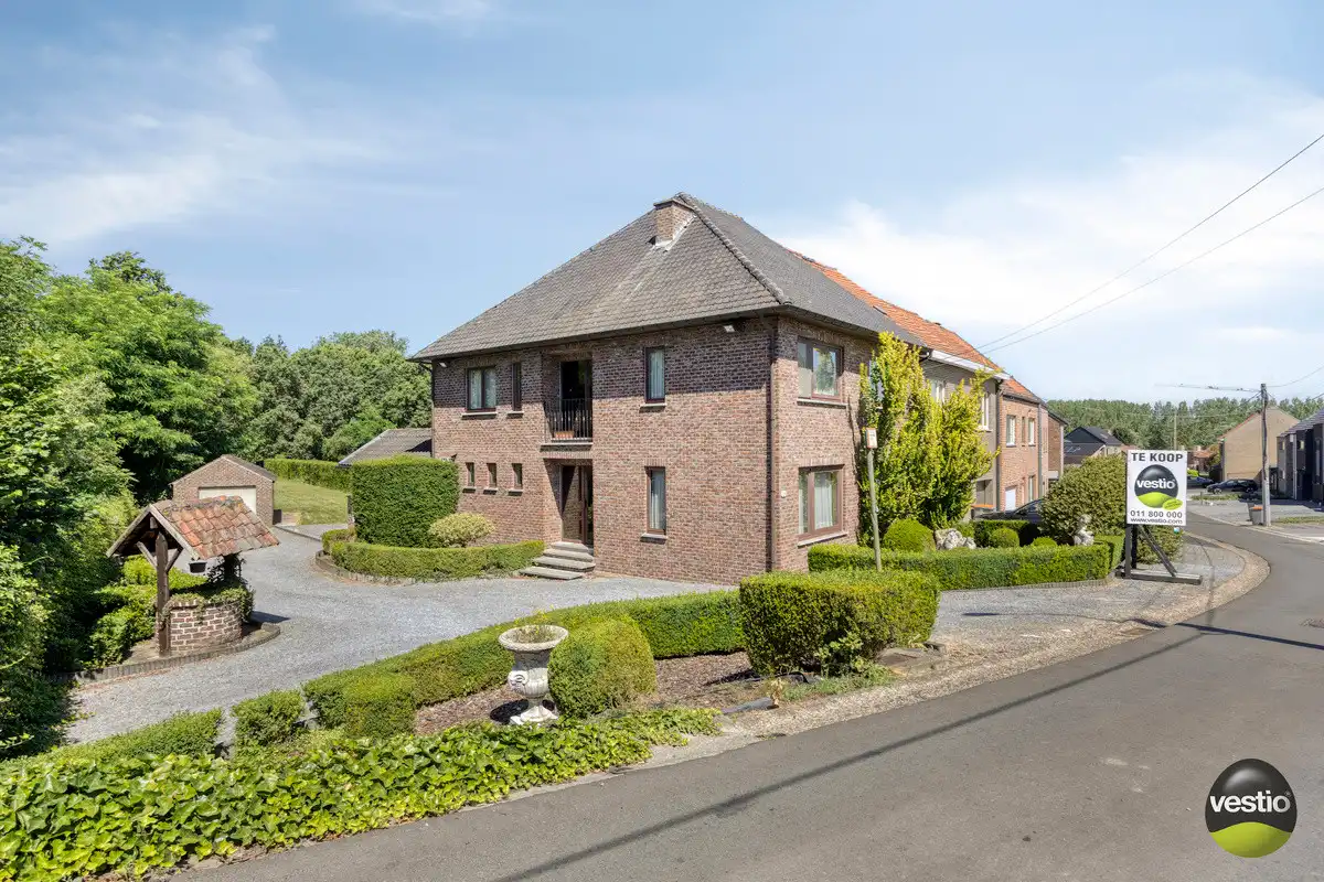 RUSTIG GELEGEN TIJDLOZE WONING MET 4 SLK EN RUIME TUIN. foto 38