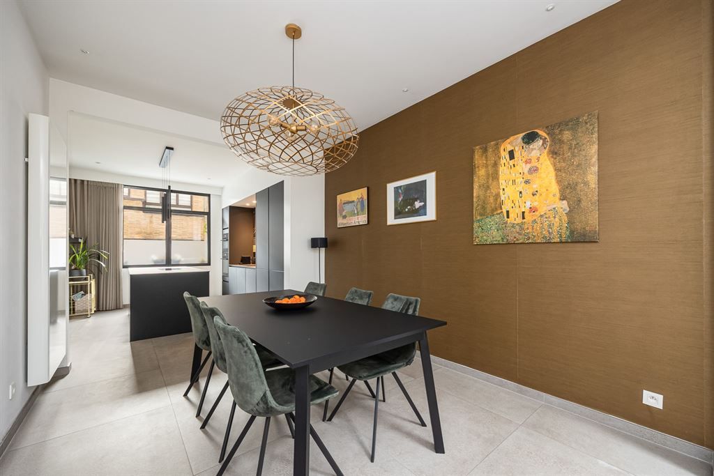 Gerenoveerde woning met zonnige tuin op toplocatie foto 4