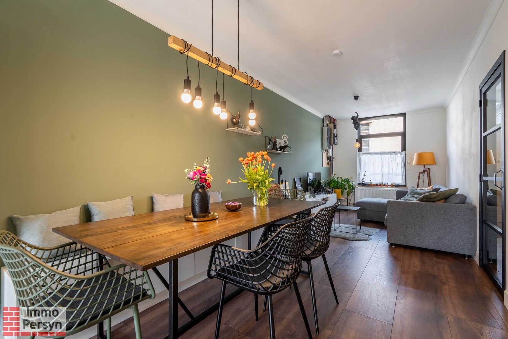 Gerenoveerde woning met 2 slaapkamers nabij het station. foto {{pictureIndex}}