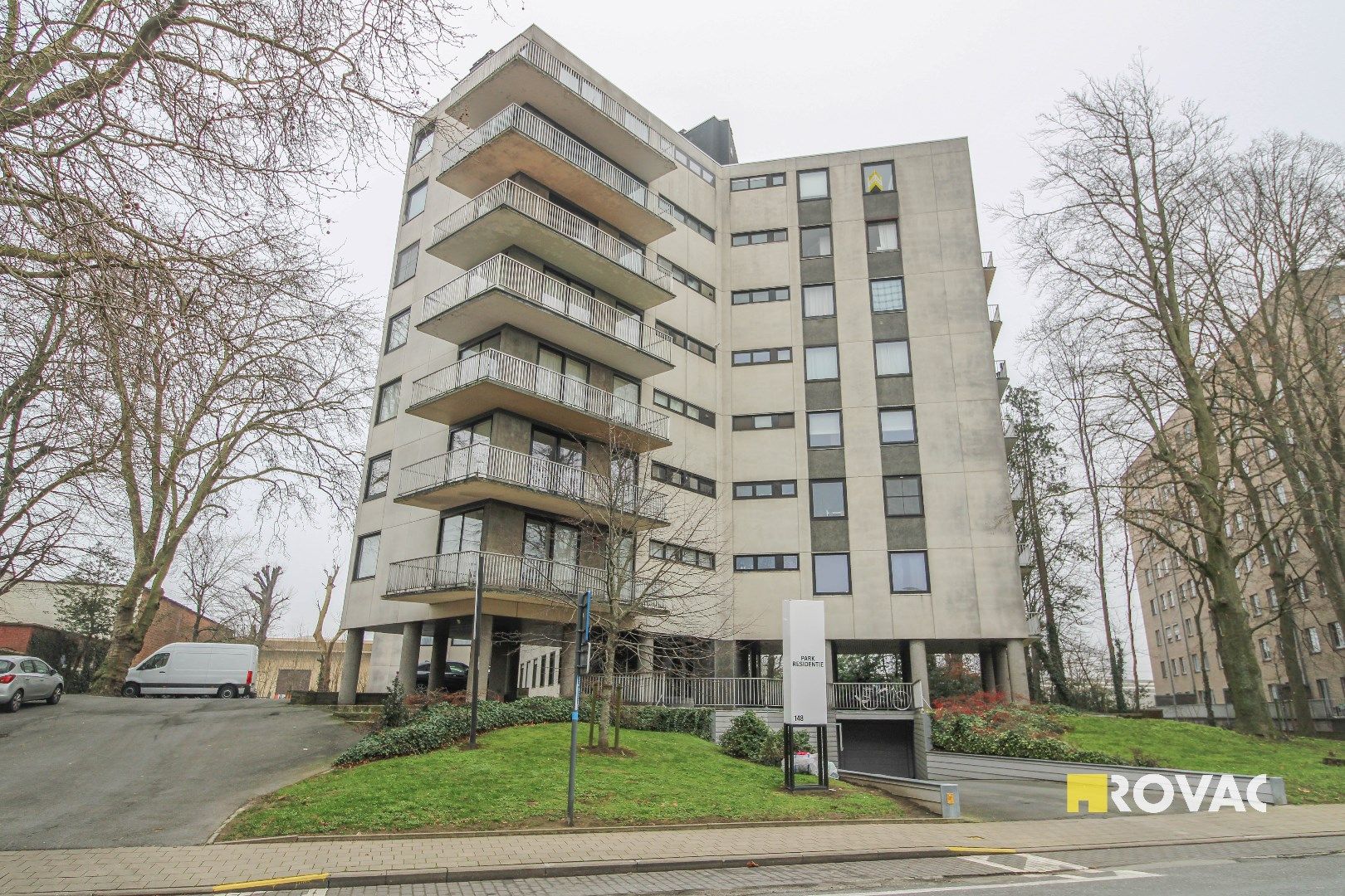 Instapklaar appartement met autostandplaats in garage! foto {{pictureIndex}}