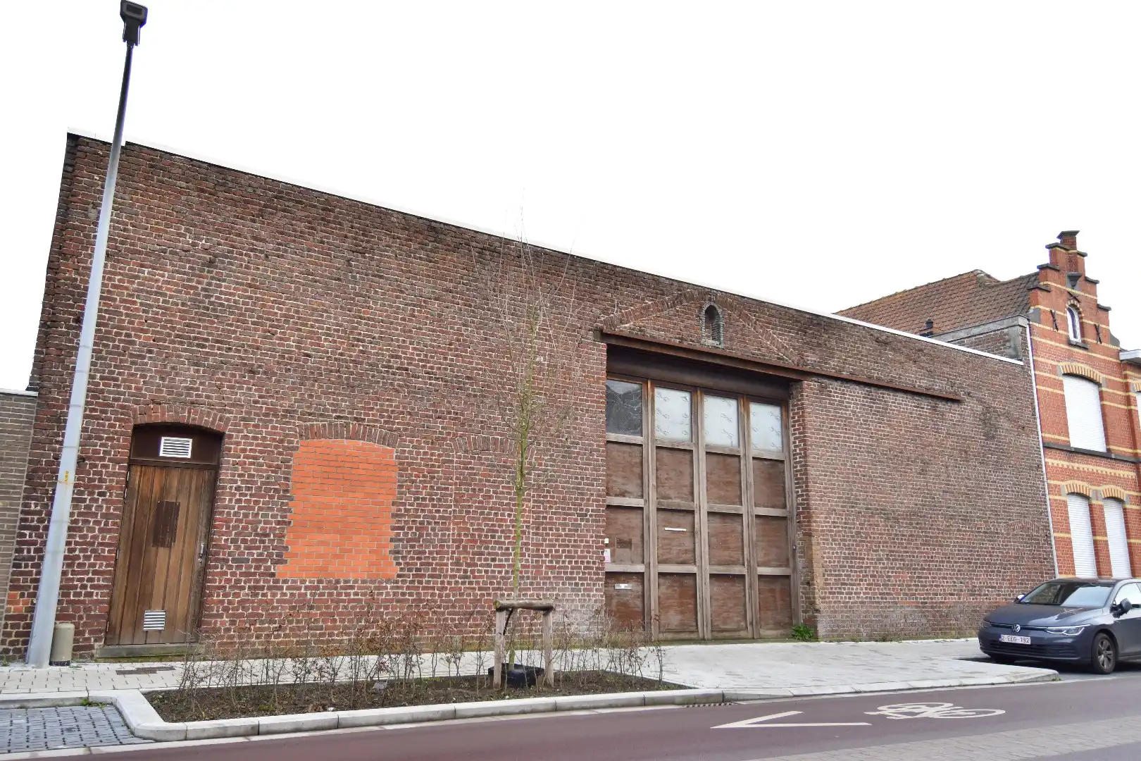 Praktische en vlot bereikbare opslagruimte van 568 m² te koop in Bissegem foto {{pictureIndex}}