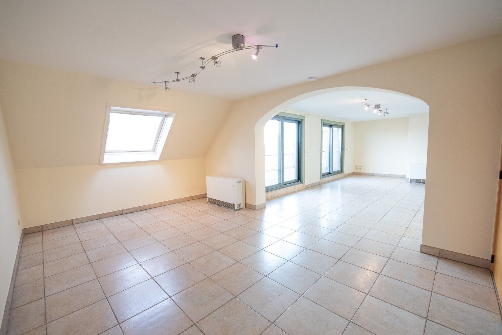 Ruim duplex appartement met terras en garage in centrum Zulte!  foto 16