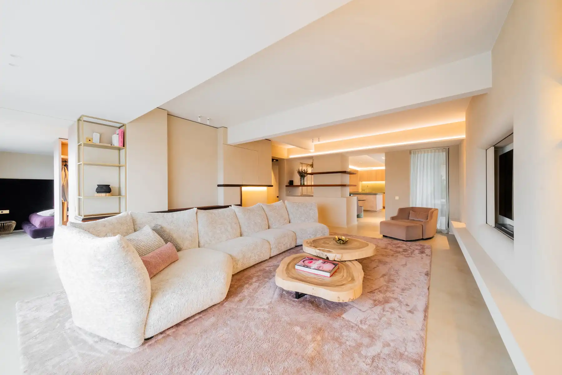Luxe appartement met ruim terras en unieke zichten foto {{pictureIndex}}