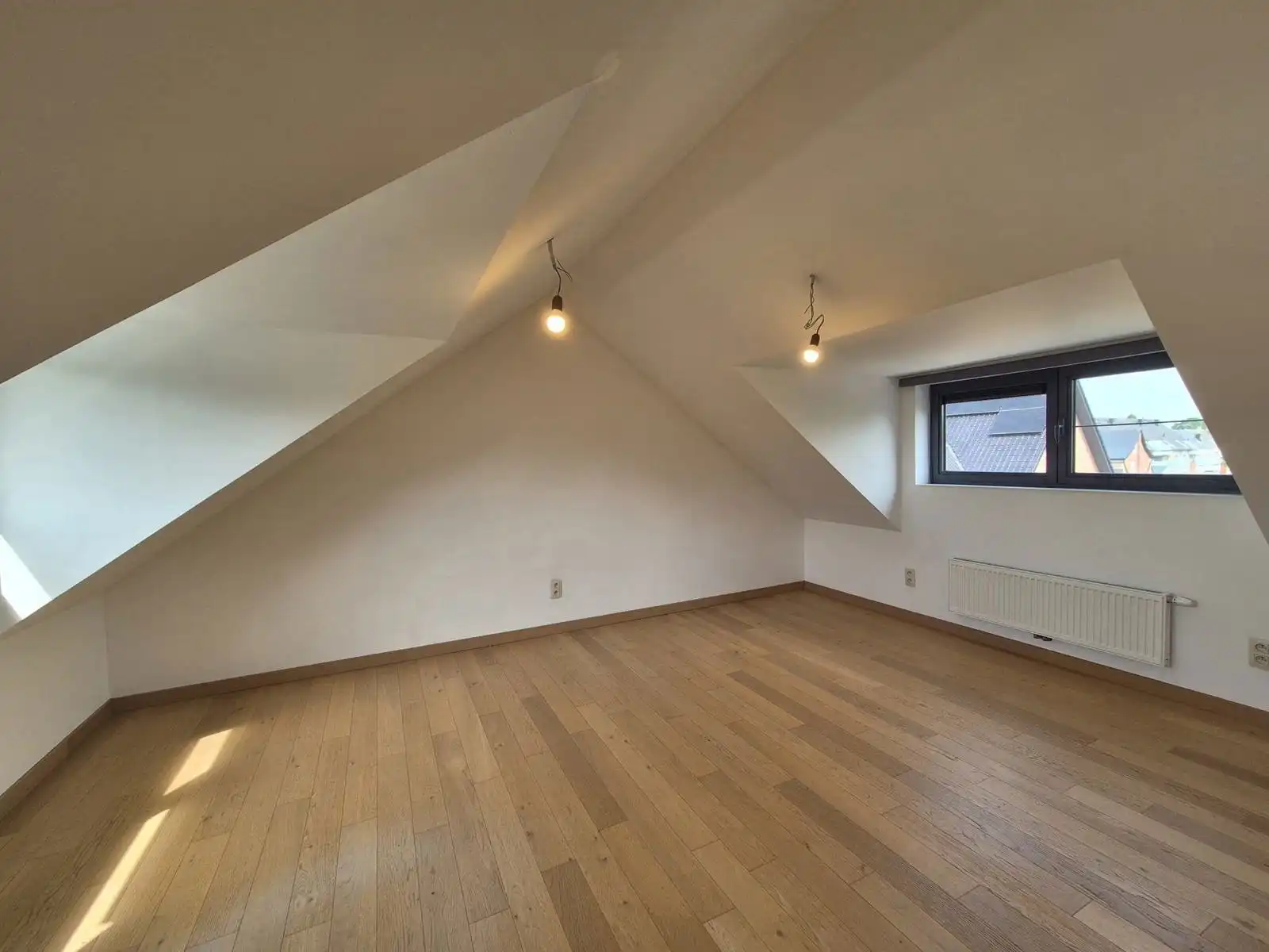 Halfopen bebouwing met 2 slaapkamers, tuin en garage foto 9