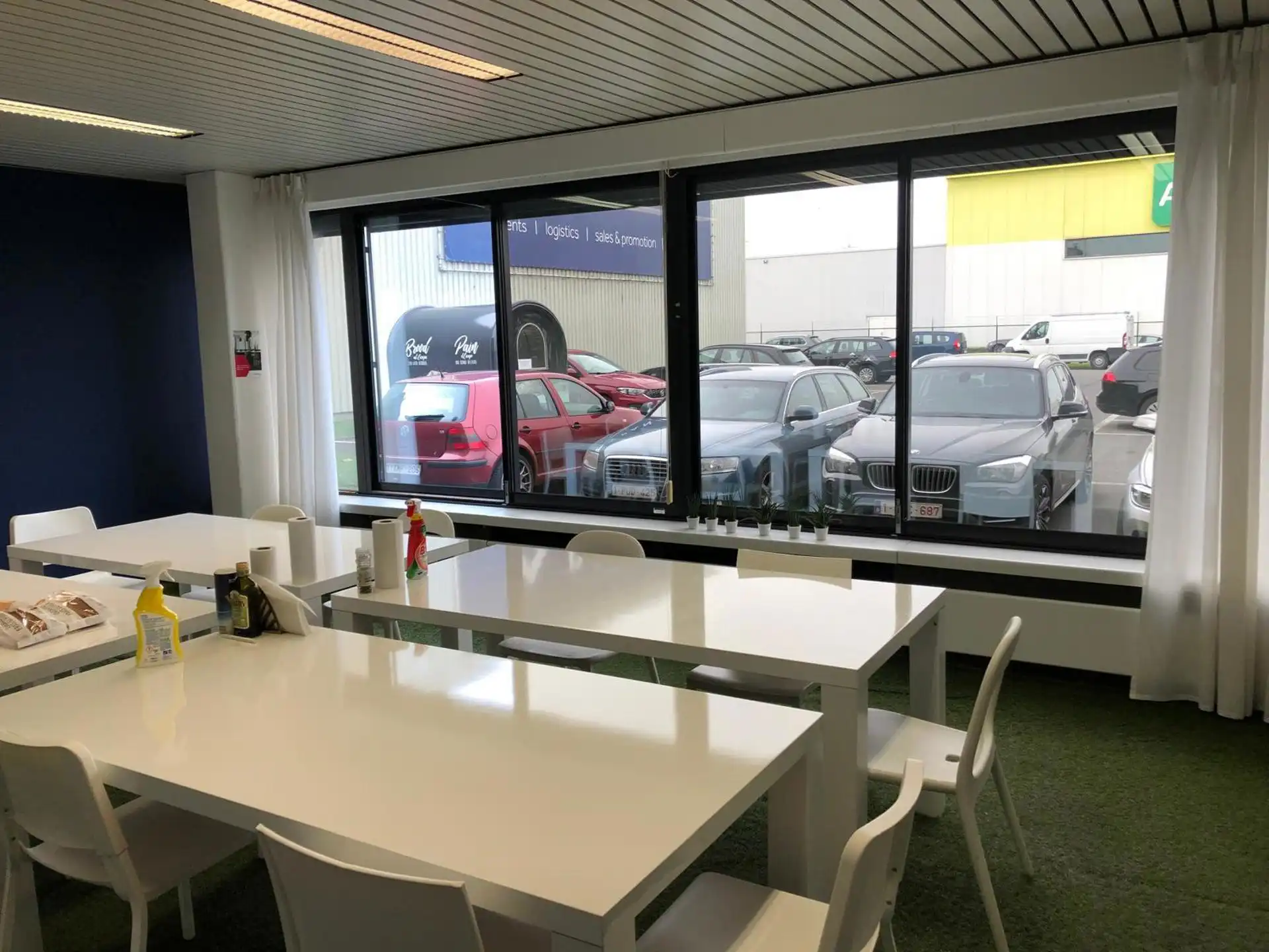 Magazijn 2.963m² met kantoren 569m²  in Temse foto 8