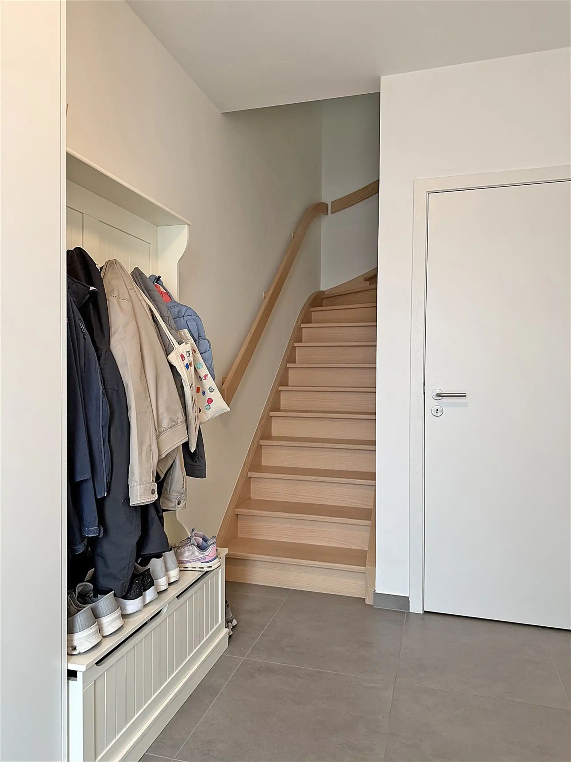 Instapklare WONING met 3 slaapkamers, tuin / terras & carport, gelegen in een rustige, kindvriendelijke buurt foto 5