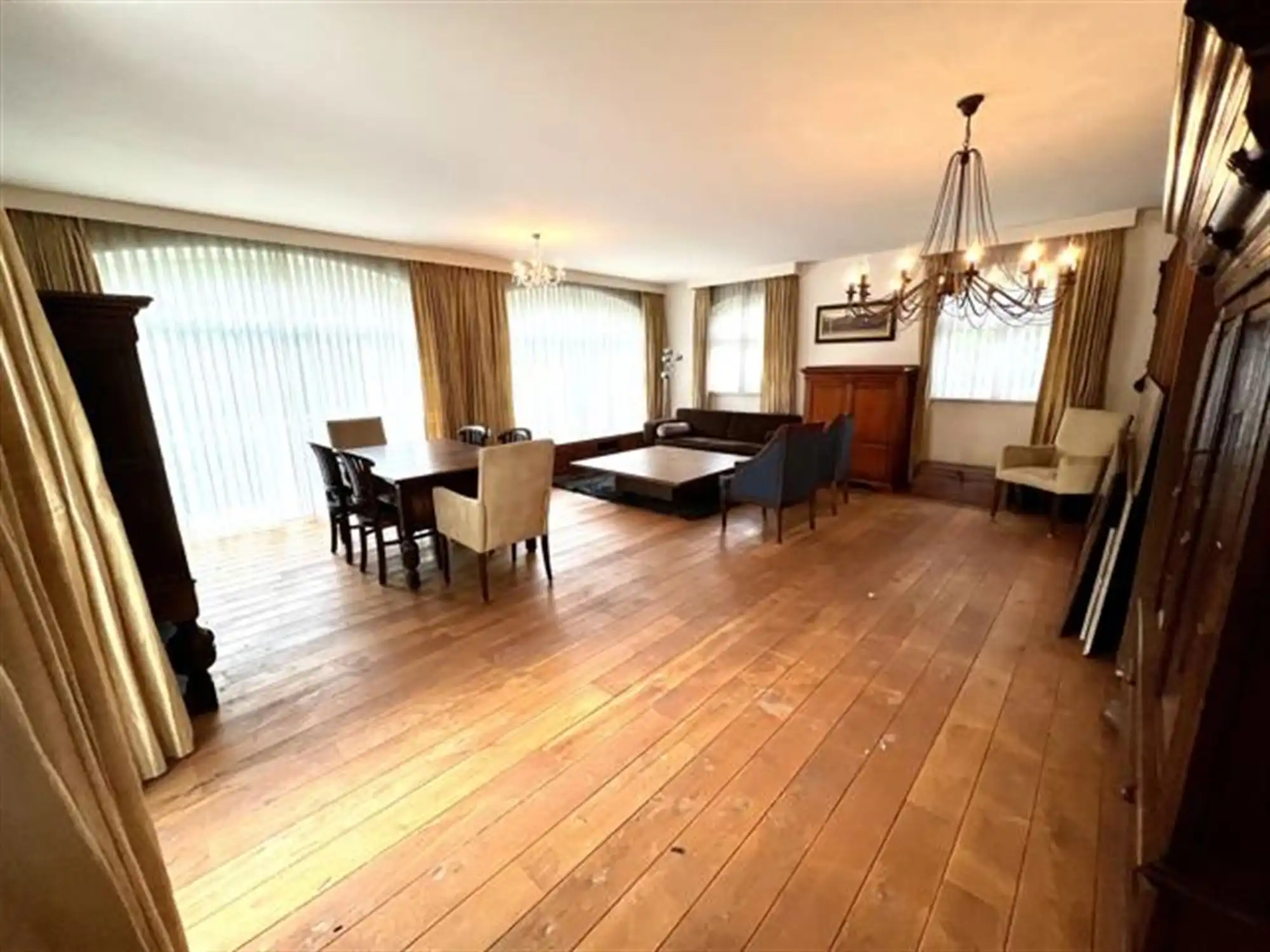 Prachtige villa met 9 slaapkamers en buitenzwembad foto 16