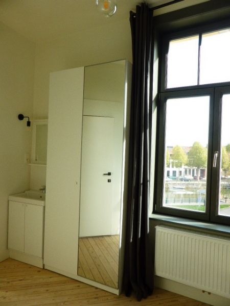 Bemeubelde studio in het centrum van Gent te huur foto 3