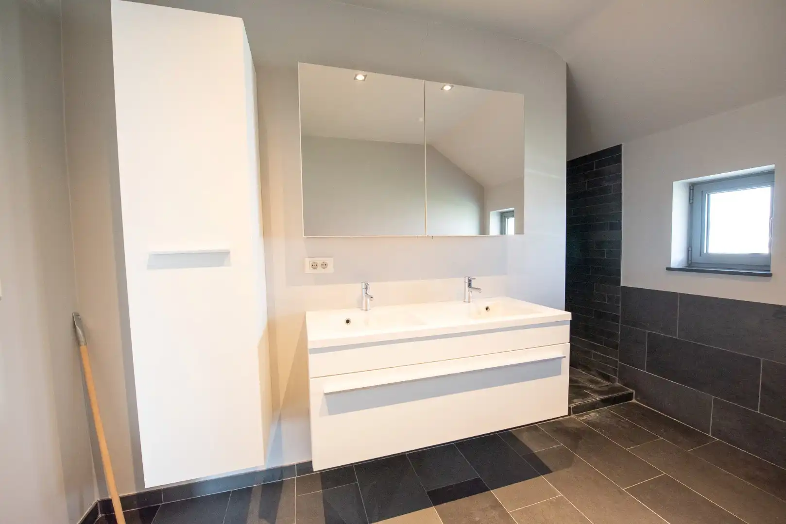 Rustig gelegen, ruime woning met 3 slaapkamers te Oeselgem! foto 15