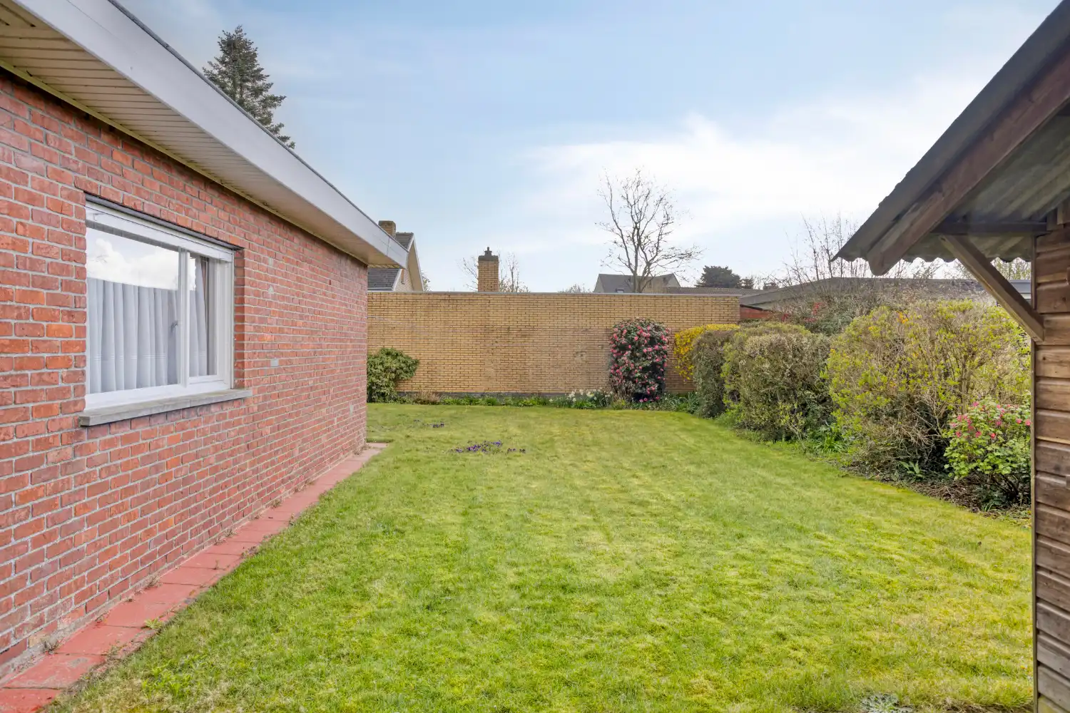 Verzorgde bungalow op topligging met 2 slaapkamers, inpandige garage en zonnige tuin foto 15