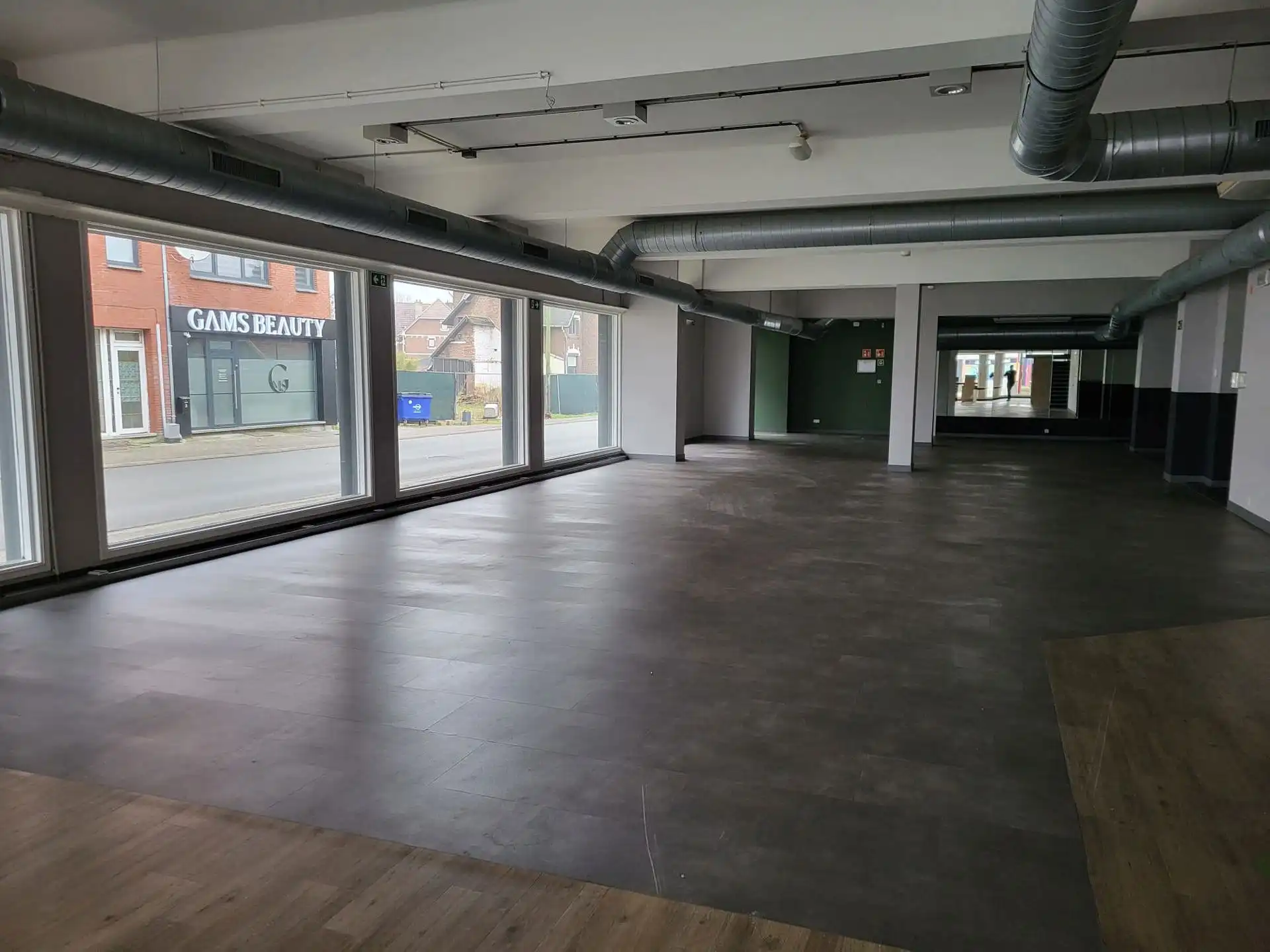 TE HUUR: Pand van 1386m² op de Pauwengraaf, Maasmechelen foto 13