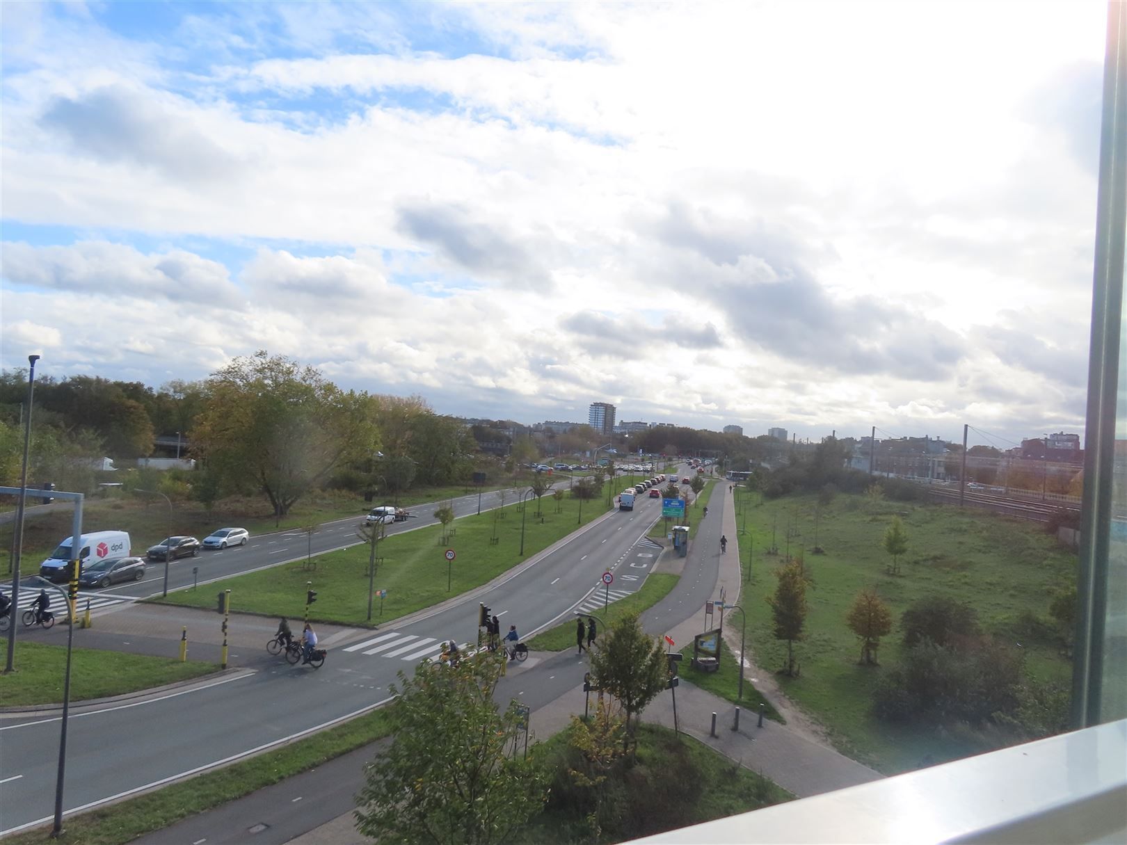 Knap gemeubeld beginners appartement met terras én parking! foto 16