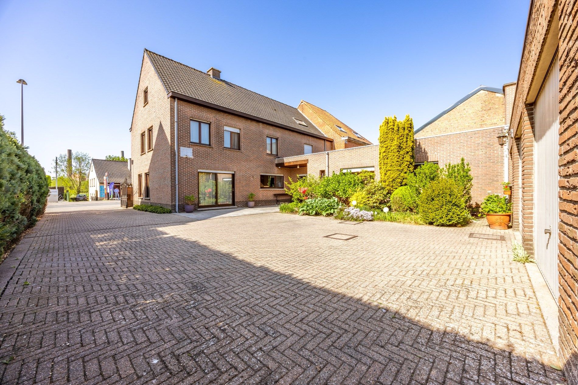 POLYVALENTE EIGENDOM OP 978 M² foto 15