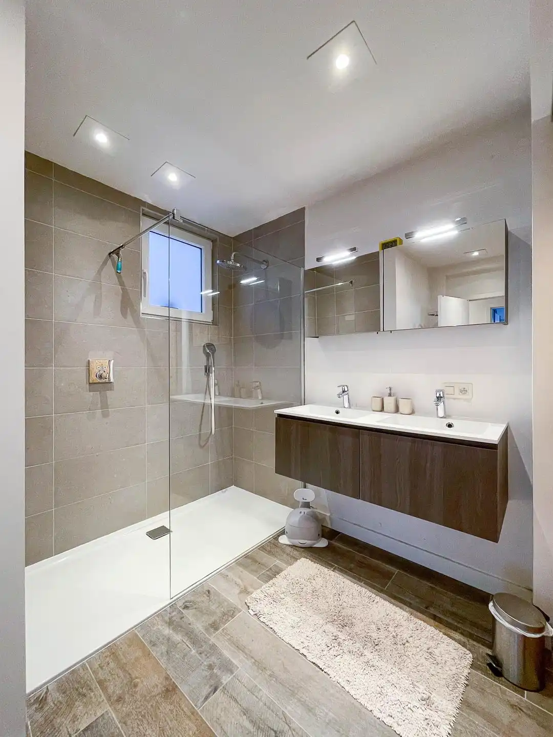 Instapklaar gelijkvloers appart. aan het Uilenspiegelplein.. foto 17