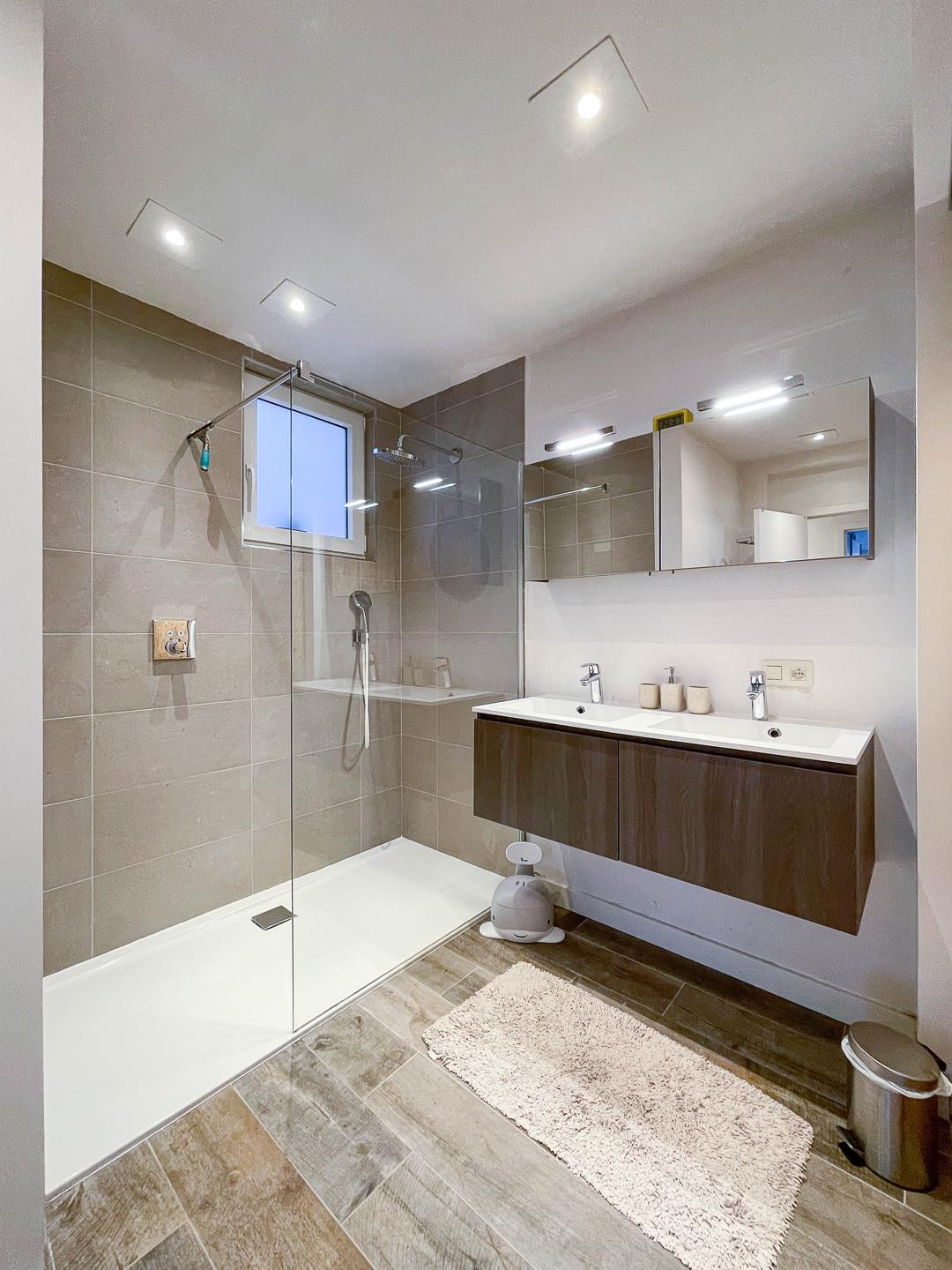 Instapklaar gelijkvloers appart. aan het Uilenspiegelplein.. foto 17