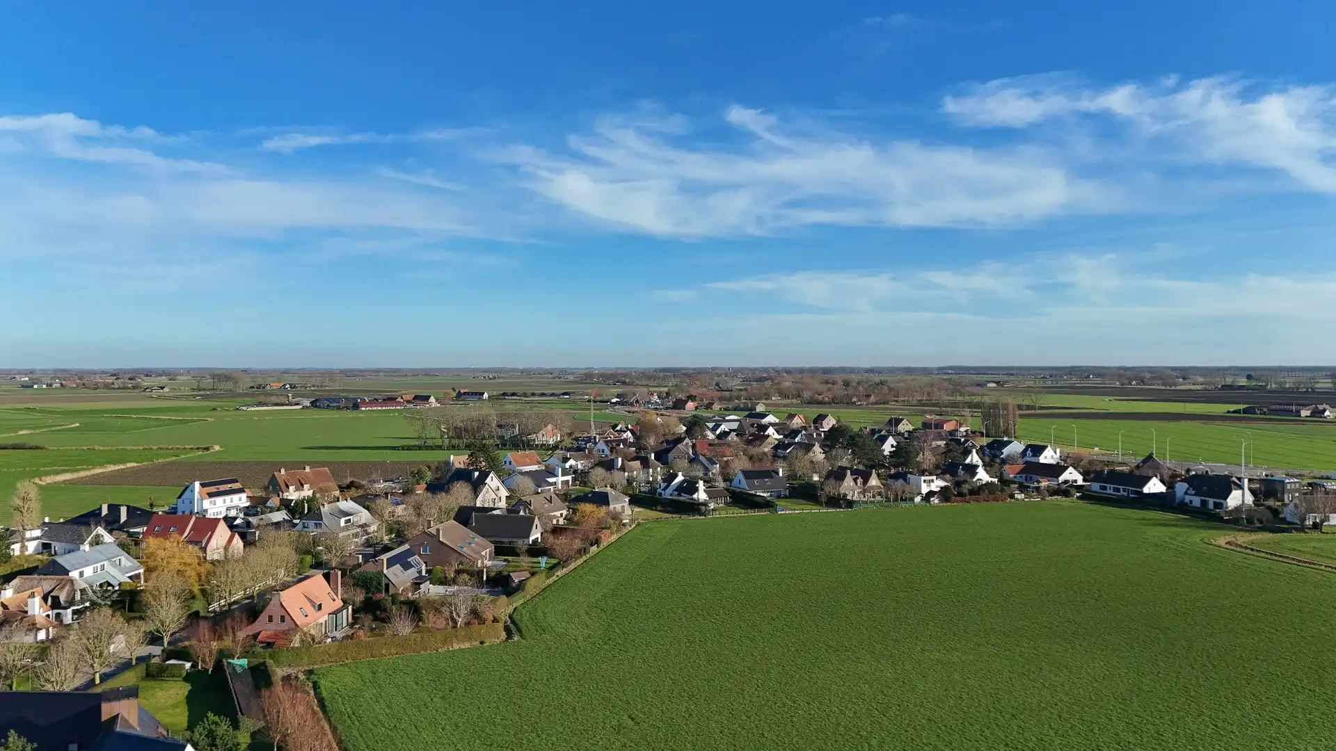 Alleenstaande villa op een terrein van 1.097 m², in een rustige residentiële omgeving. foto 6