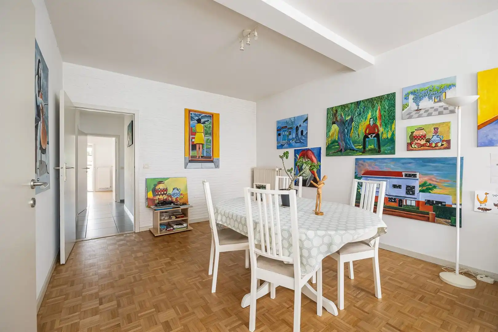 Opbrengsteigendom met 5 appartementen en garages foto 8