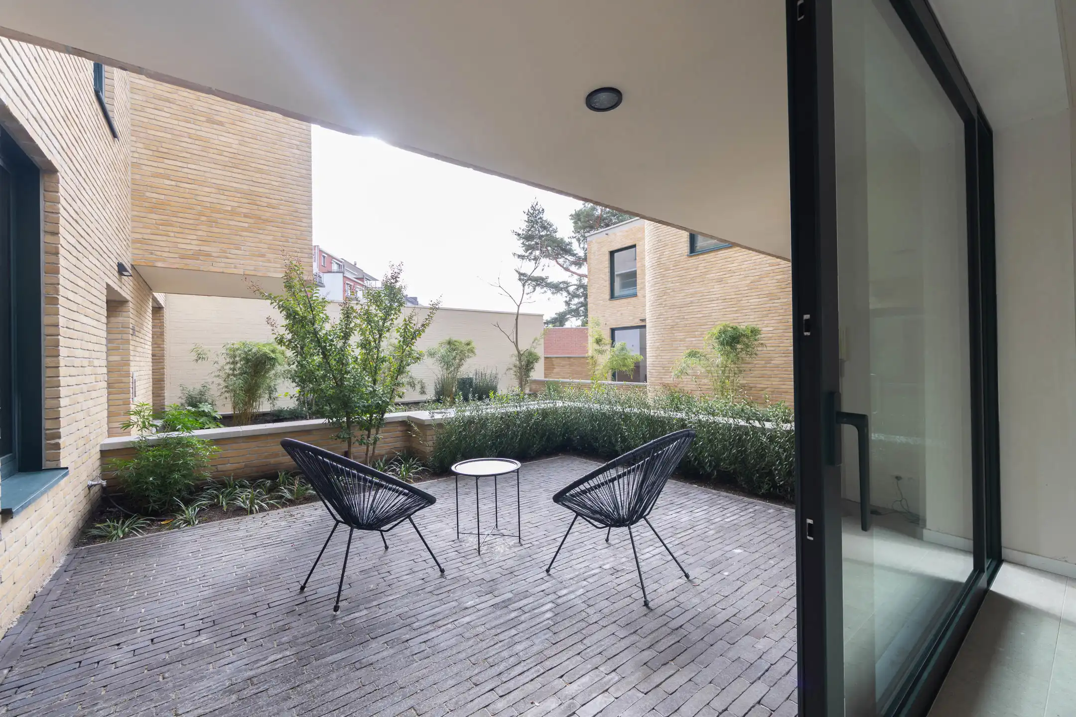 BRASSCHAAT - Modernistische, groene oase in hartje Brasschaat foto 5