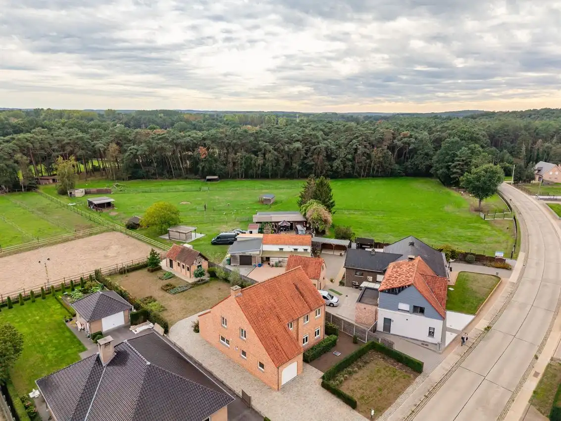 Instapklare, verrassend ruimle woning in landelijke omgeving foto 59