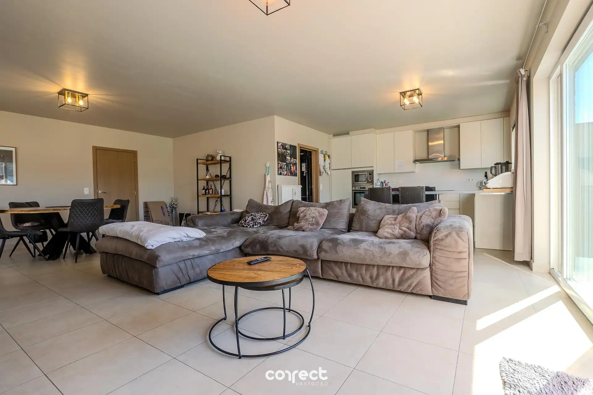 Half open bebouwing met 4 slaapkamers en tuin foto 2