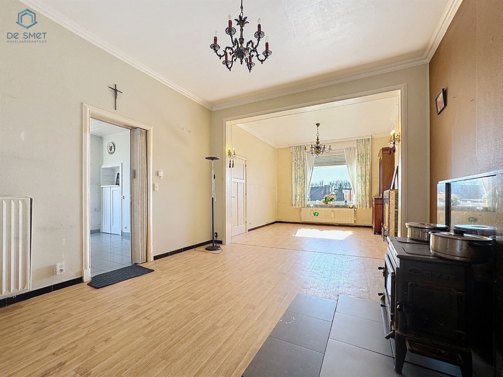 ENORM RUIME TE RENOVEREN WONING MET 4 SLKS, GARAGE EN TUIN! foto 4