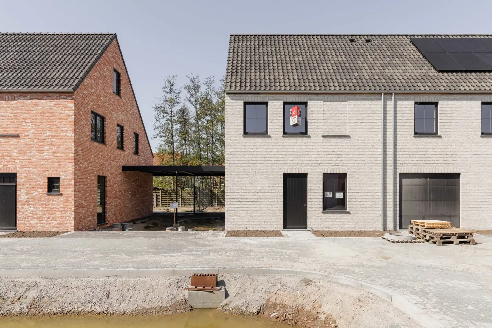 Ruime energiezuinige woning in groene woonwijk foto {{pictureIndex}}