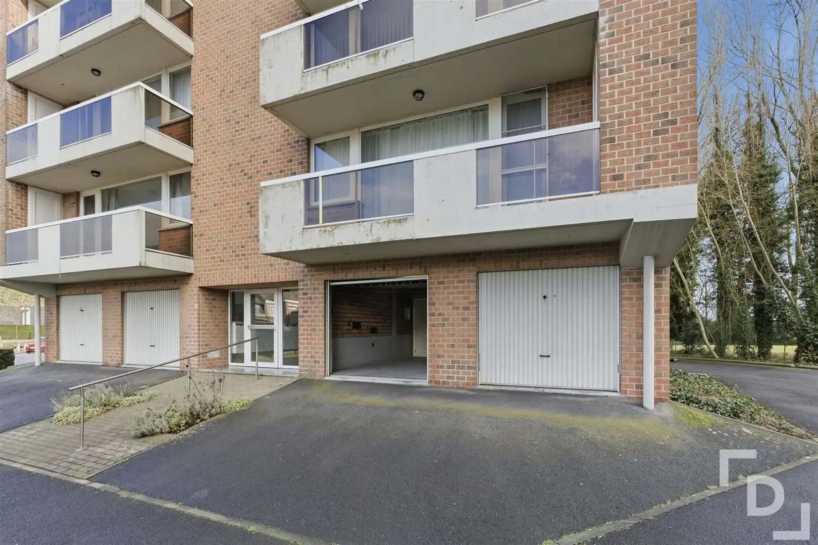 Ruim appartement met 3 slaapkamers en garage te koop in de groene omgeving van Ieper. foto 21