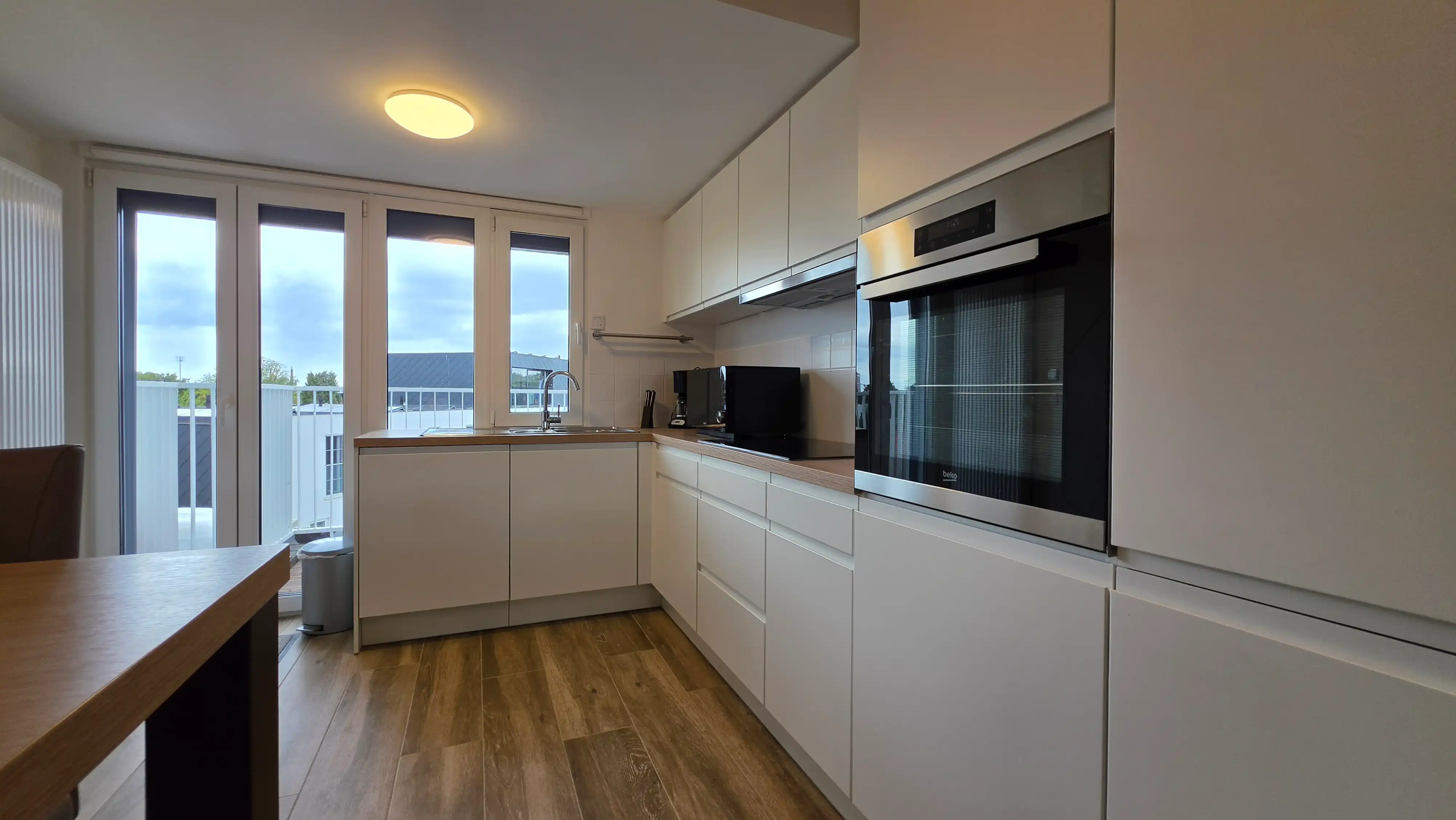 Luxueus twee slaapkamer app, terras, bureel, unieke ligging foto 8