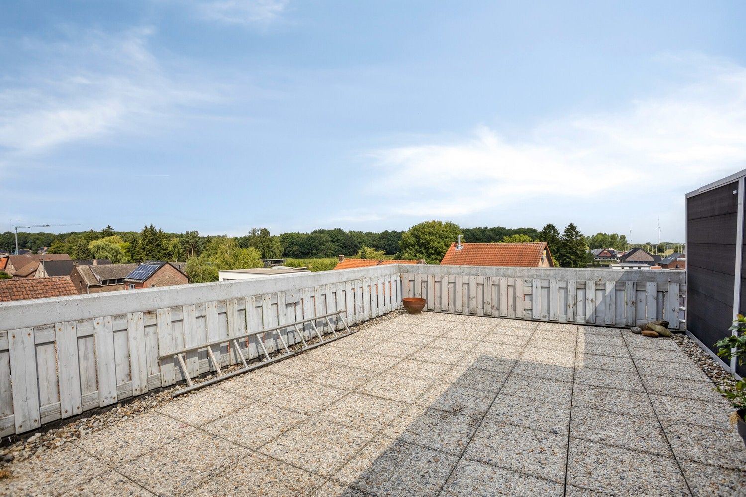 Ruim appartement met 3 slaapkamers en 3 terrassen op de bovenste verdieping in hartje Rekem! foto 19