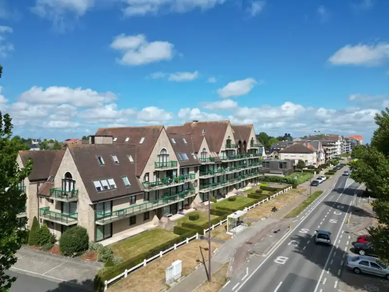 ZONNIG DUPLEX-APPARTEMENT MET RUIM TERRAS EN 3 SLAAPKAMERS + 1 SLAAPHOEK foto {{pictureIndex}}