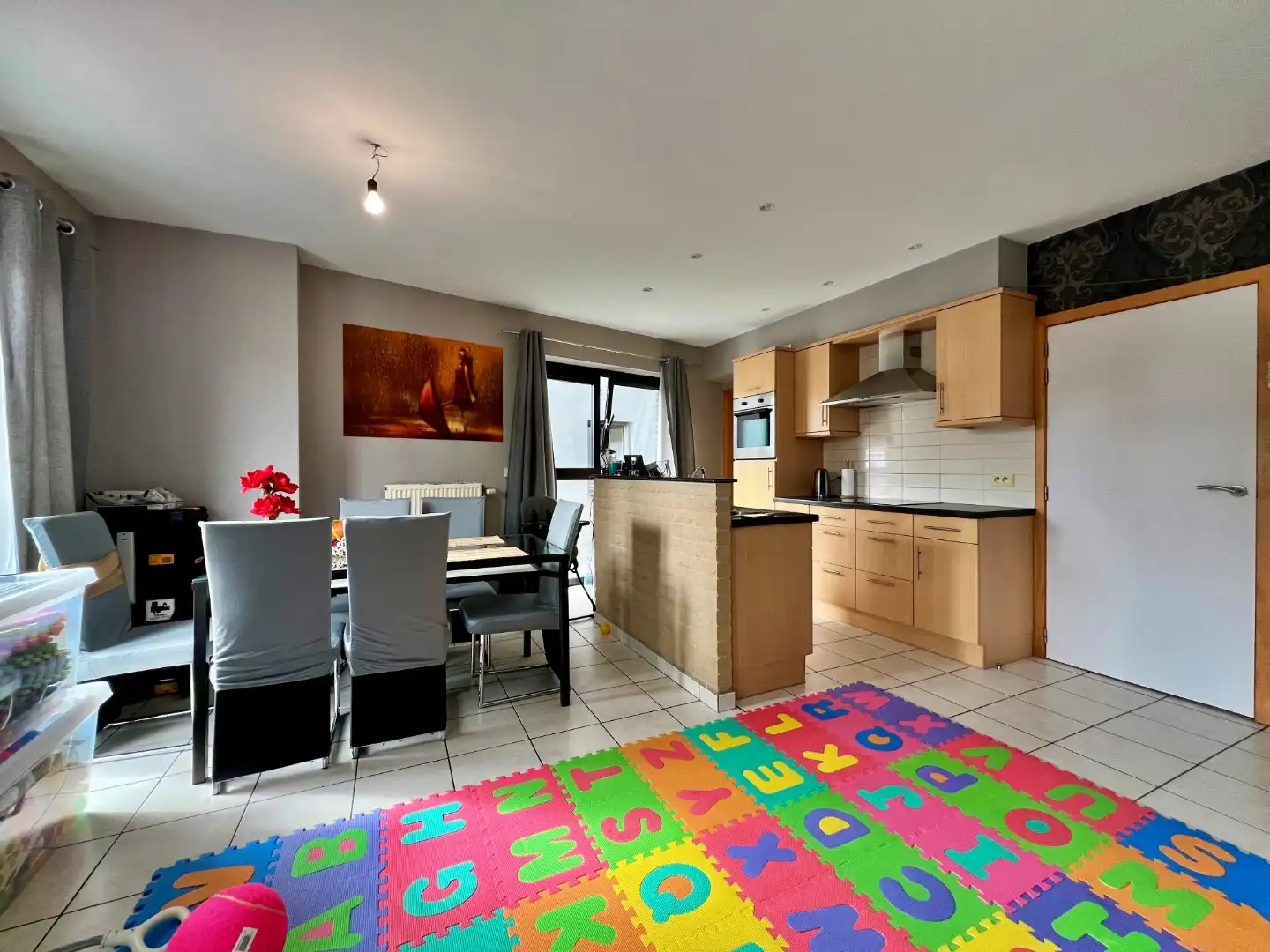 Lichtrijk appartement met garage in centrum Eeklo foto 4