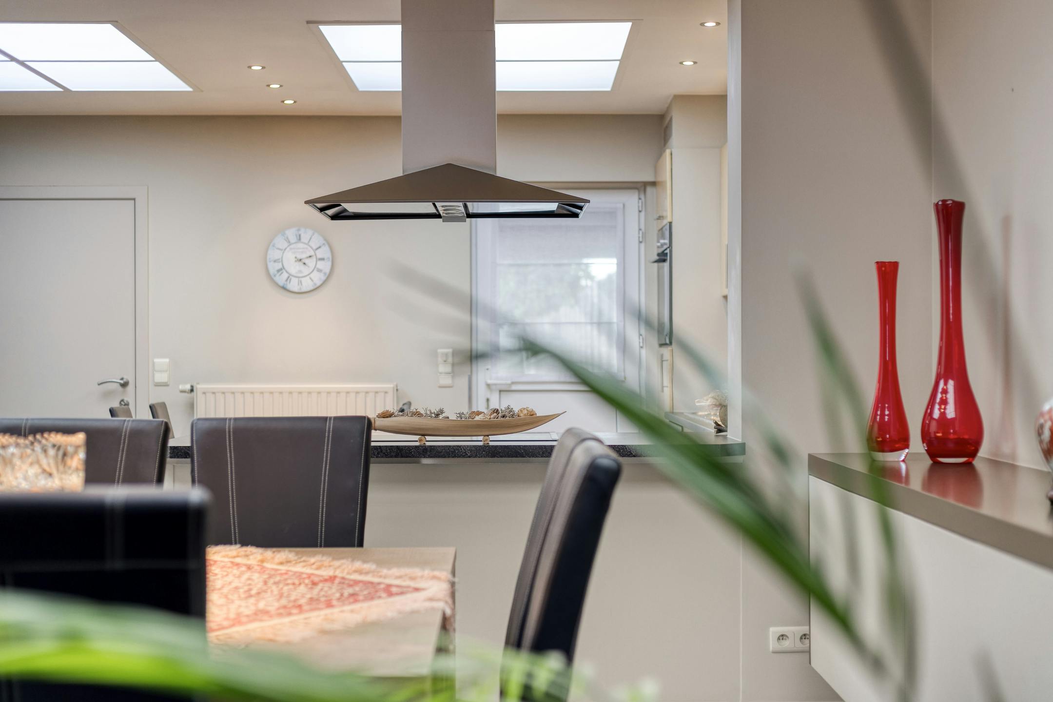 Instapklare gezinswoning met gezellige tuin in Roeselare foto 8