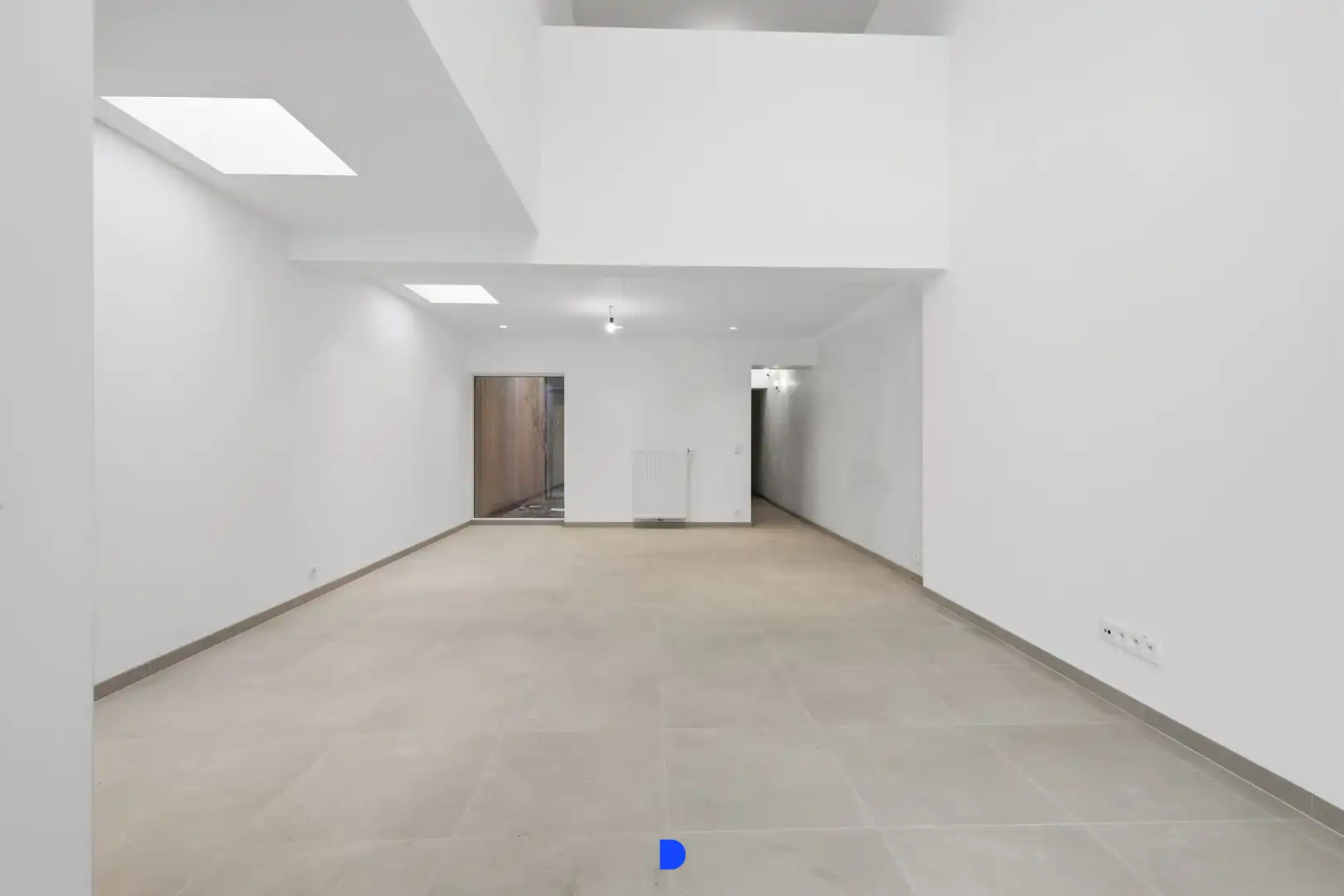 Stijlvol gerenoveerde woning met lichtrijke leefruimtes en tuin foto 4