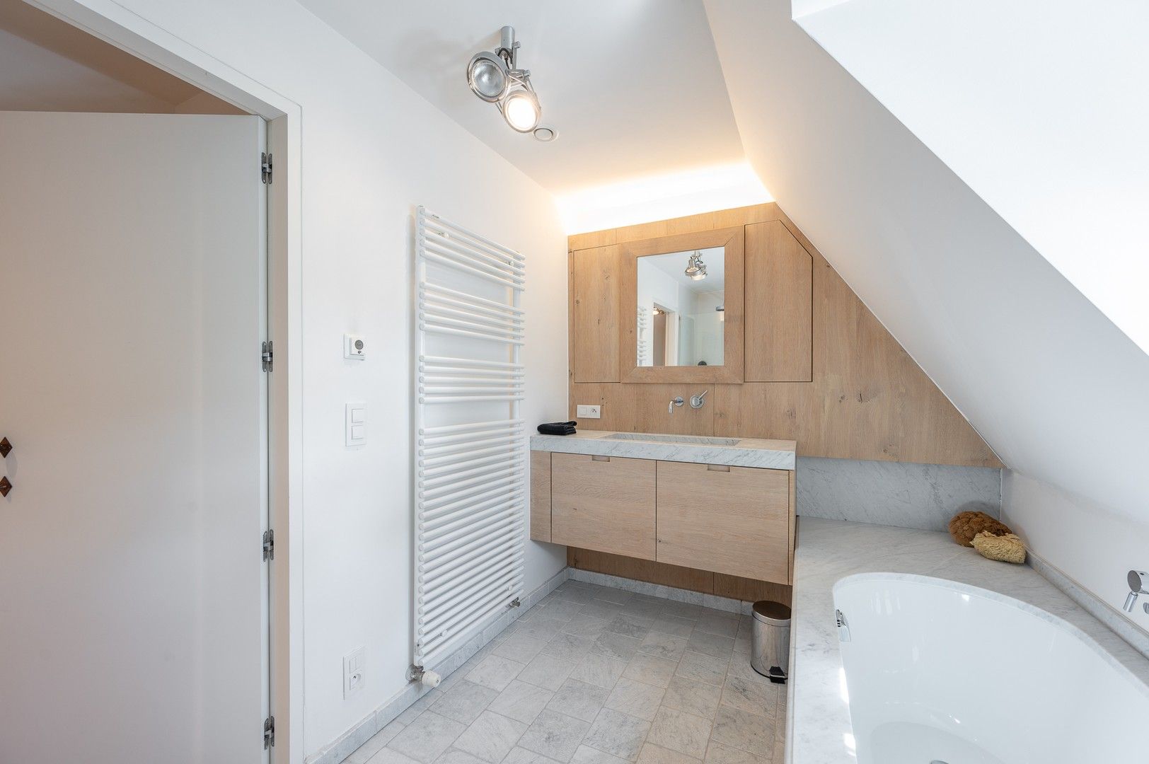 Prachtige villa met zwembad rustig gelegen in een paadje in hartje Zoute. foto 33